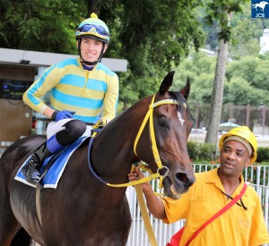 Etzel 25.03 jócjey e cavalariço