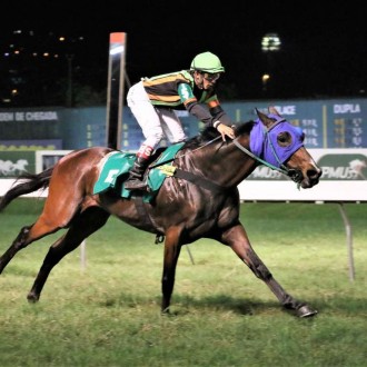 Pirata Inglês criado no Santarém para o Hs Campar vence a 4ª na Gávea