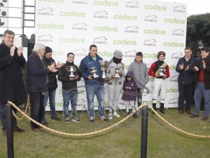 Rainha Pioneira 07.07 entrega das taças