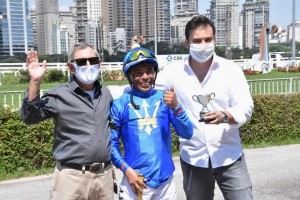 TAkashi 21.11 entrega da taça