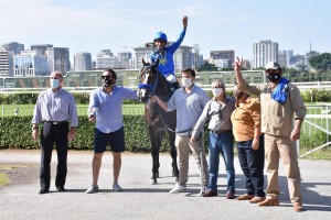 TAkashi 25.04 foto da vitória