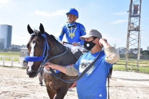 TAkashi 25.04 pista com cavalariço