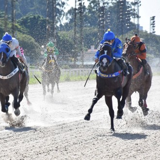 Takashi vence a 13ª carreira e permanece invicto na areia de Cidade Jardim