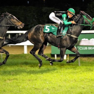 Linda Majú vence na Gávea