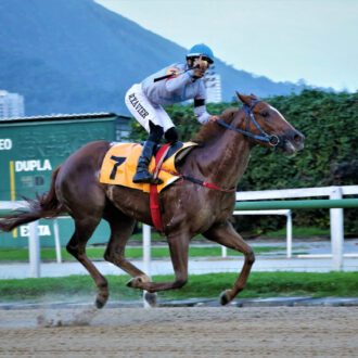 ELECTRIC HEART vence a 2ª com facilidade